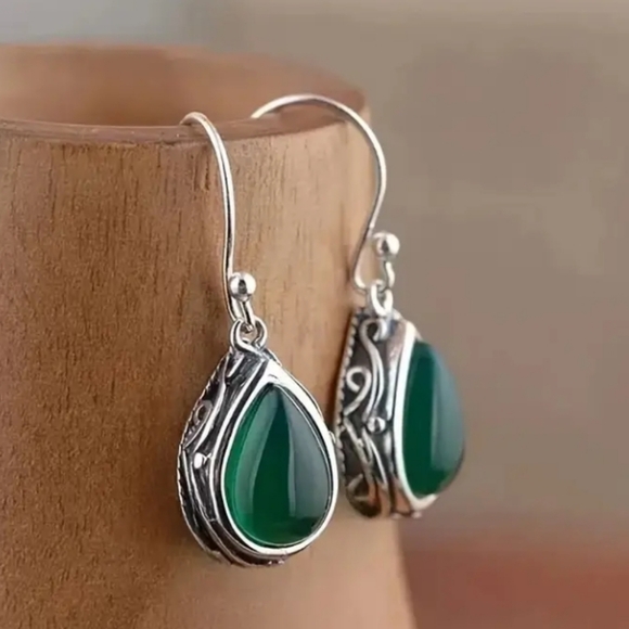 New Elegant Silver and Green Teardrop Earrings - Picture 2 of 4